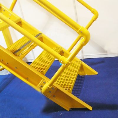 Βιομηχανικές εξωτερικές σκάλες Ασφάλεια χειροπέδες Απομονωμένες υαλοπλαστικές αντιγηραντικές χειροπέδες FRP