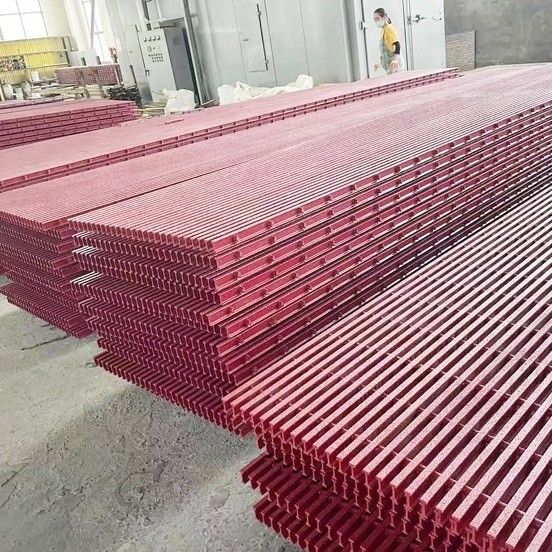 Προσαρμοσμένο μέγεθος πλέγματος Pultruded FRP GRP πλαστική τσίτα από γυαλί ίνες για τις υπηρεσίες κοπής